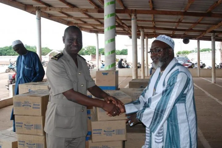 Jeûne du ramadan : Le Ministre Souleymane Diarrassouba offre plus de 5 tonnes de sucre et du lait à la communauté musulmane du district de Yamoussoukro