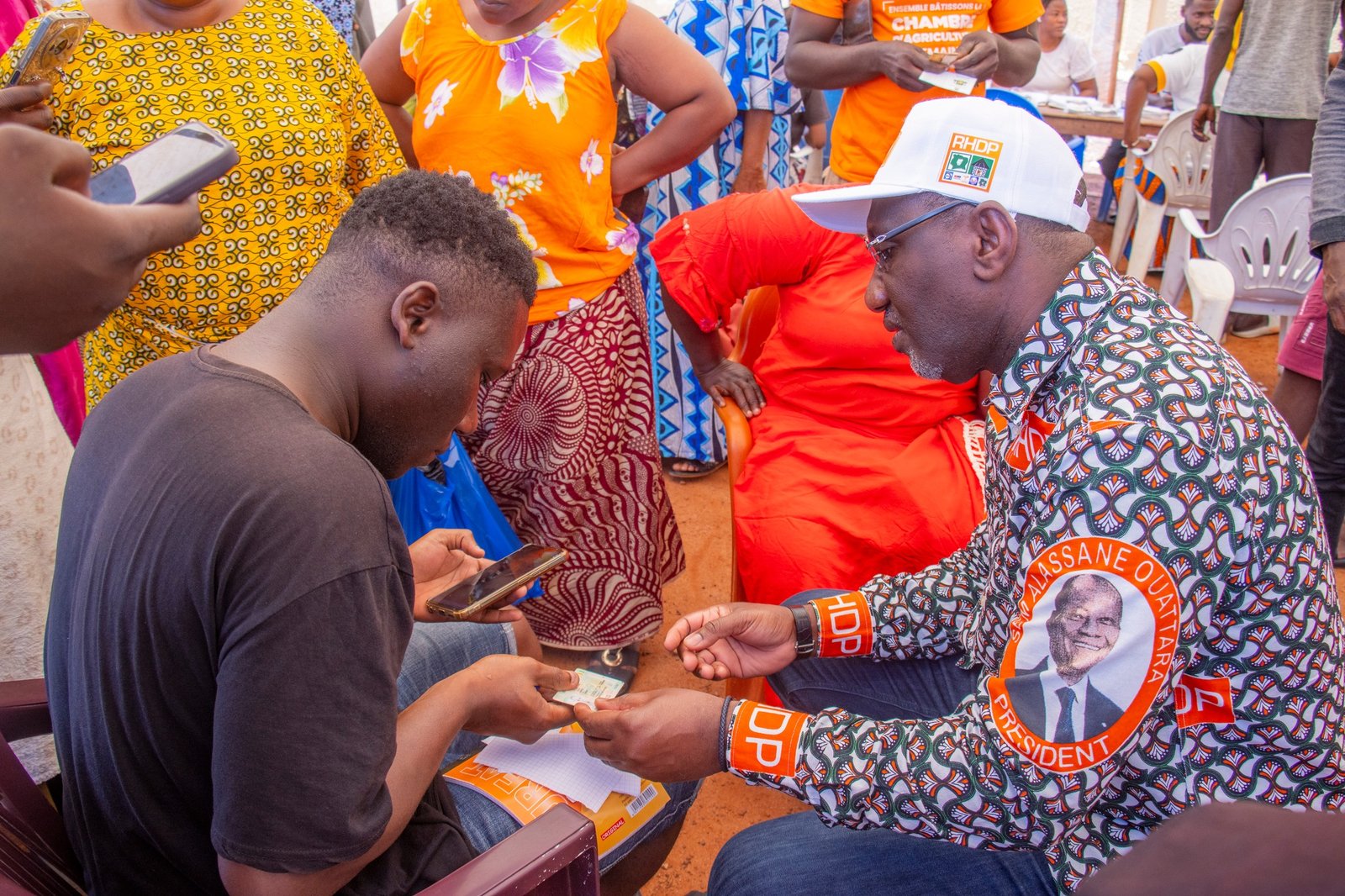 Carte d’électeur en main, Yamoussoukro prête pour la victoire du Président Alassane Ouattara