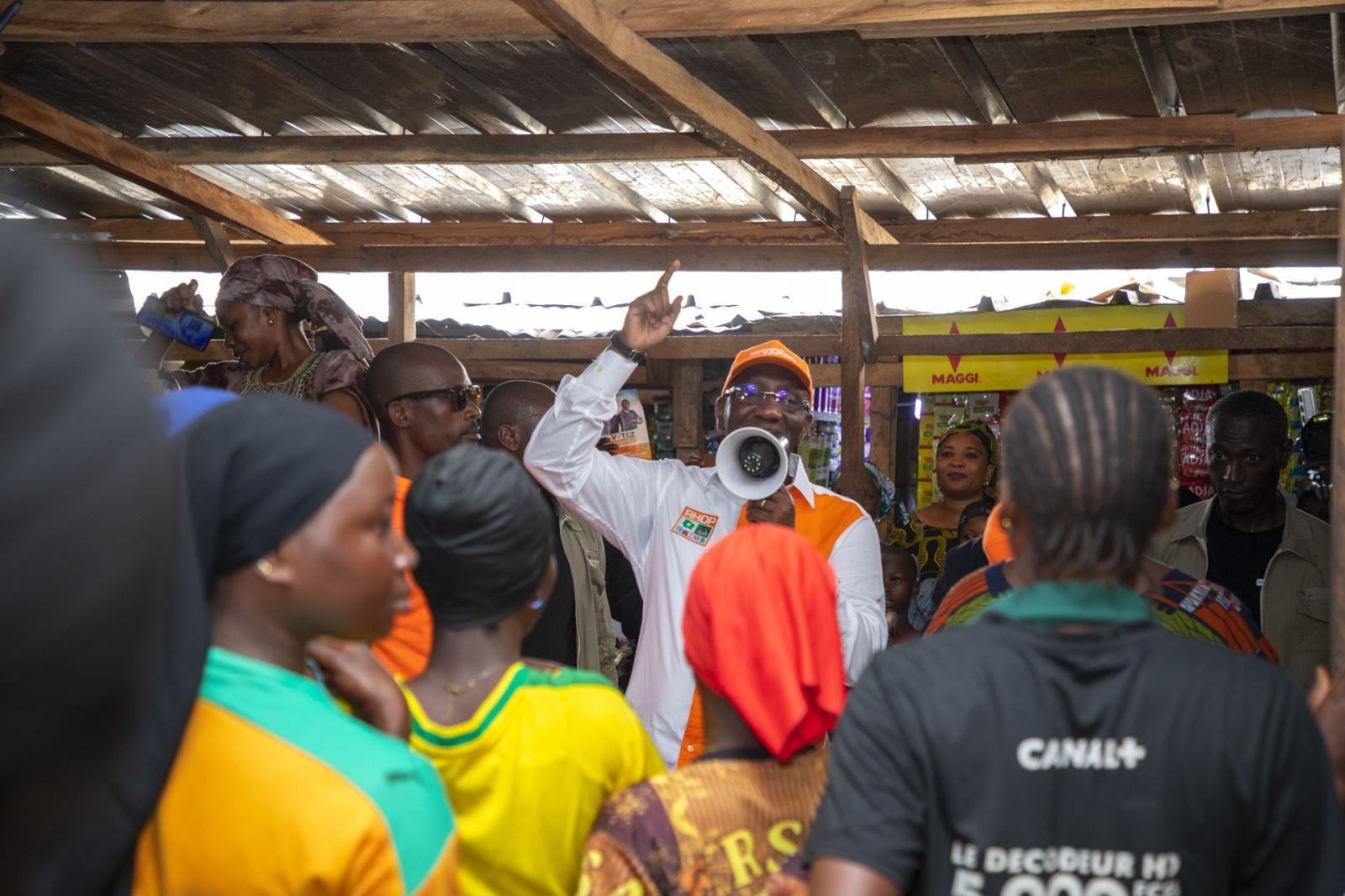 Dr Souleymane DIARRASSOUBA à l'assaut des commerçantes et commerçants des marchés de Yamoussoukro.
