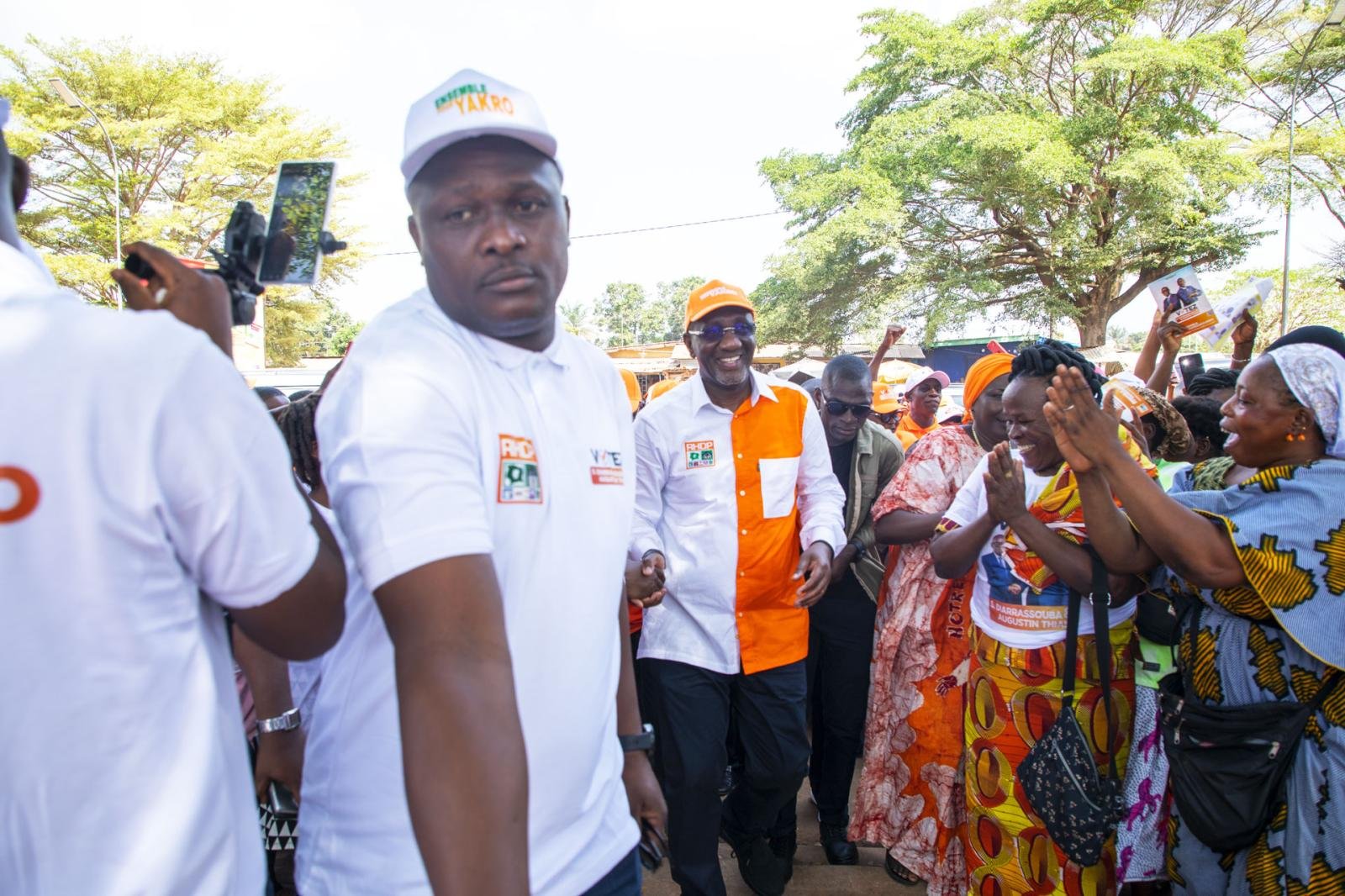 Dr Souleymane DIARRASSOUBA à l'assaut des commerçantes et commerçants des marchés de Yamoussoukro.