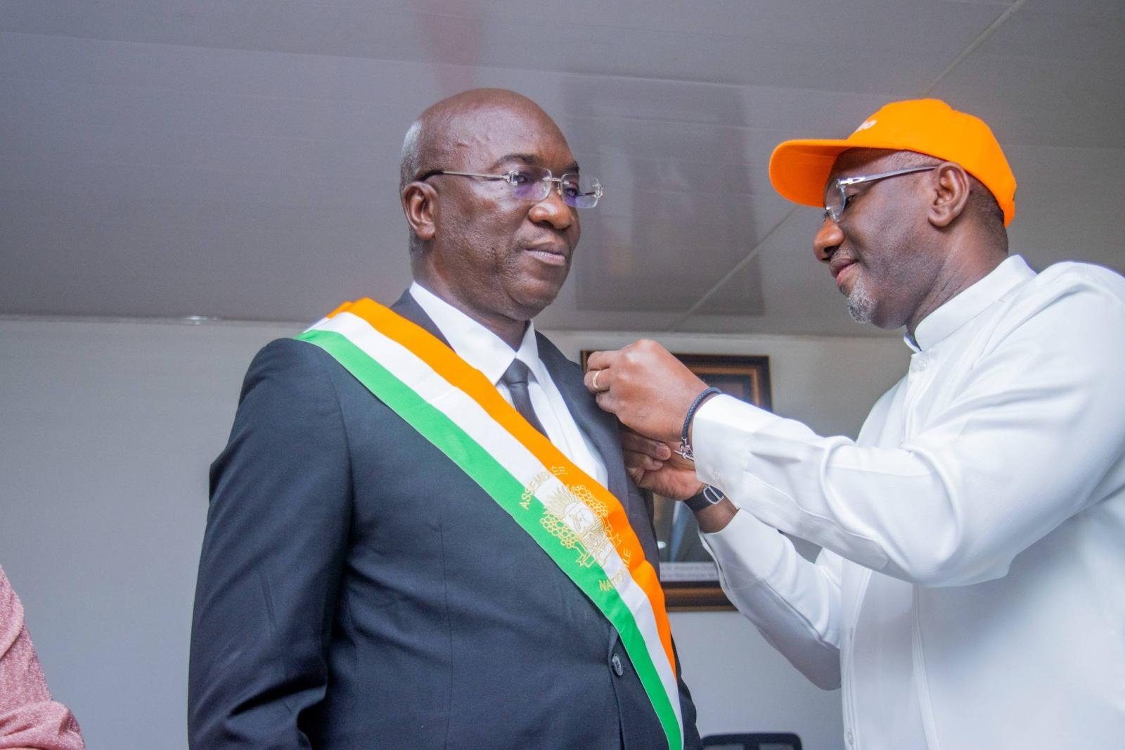 Remise des attributs de Député à mon suppléant, Ouattara Yaya