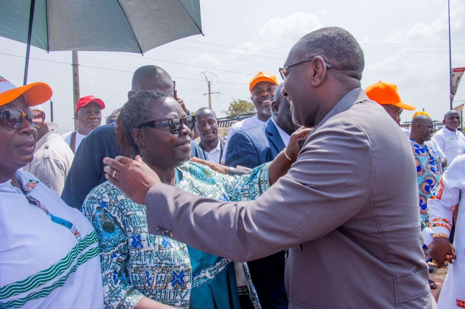 Accueil chaleureuse du Ministres Dr Souleymane Diarrassouba à son arrivé à Yamoussoukro, en présence des leaders communautaires, des guides religieux, des cadres et des populations dans leur diversité