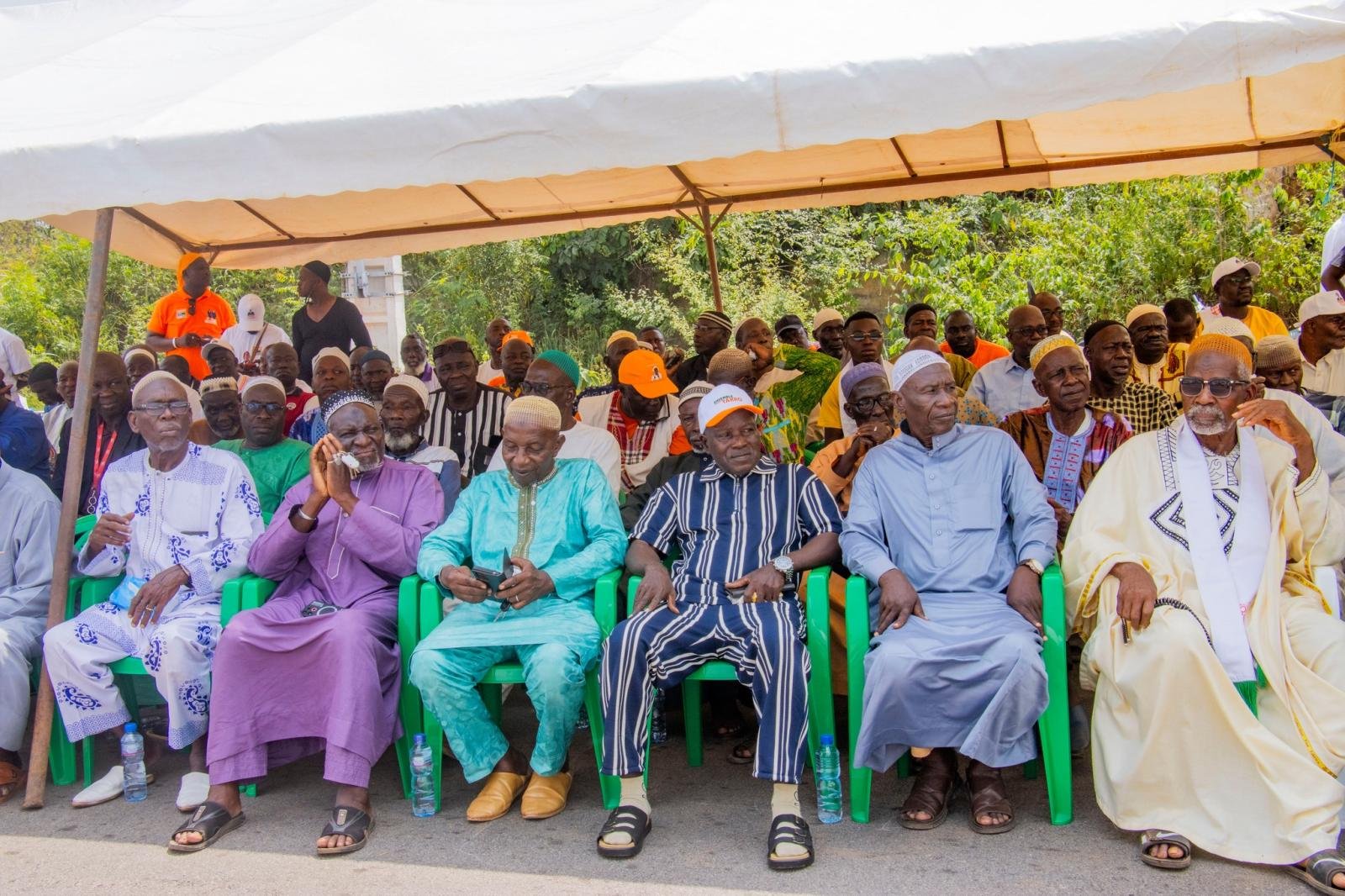Accueil chaleureuse du Ministres Dr Souleymane Diarrassouba à son arrivé à Yamoussoukro, en présence des leaders communautaires, des guides religieux, des cadres et des populations dans leur diversité