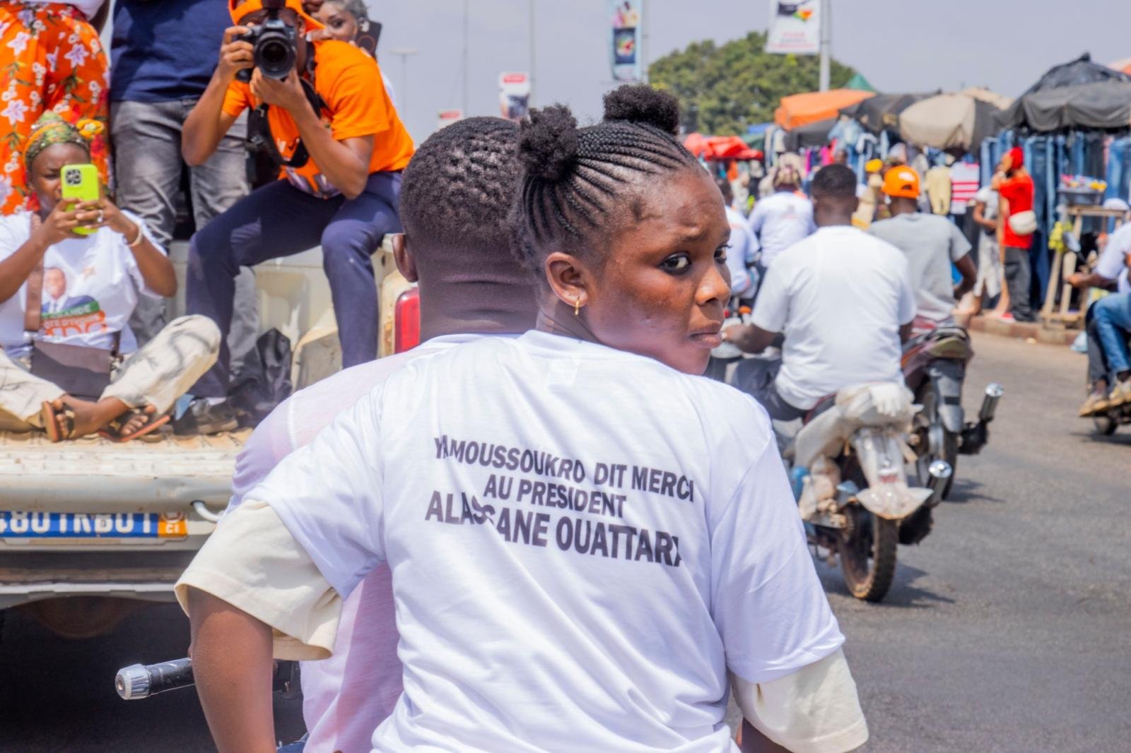 Accueil chaleureuse du Ministres Dr Souleymane Diarrassouba à son arrivé à Yamoussoukro, en présence des leaders communautaires, des guides religieux, des cadres et des populations dans leur diversité