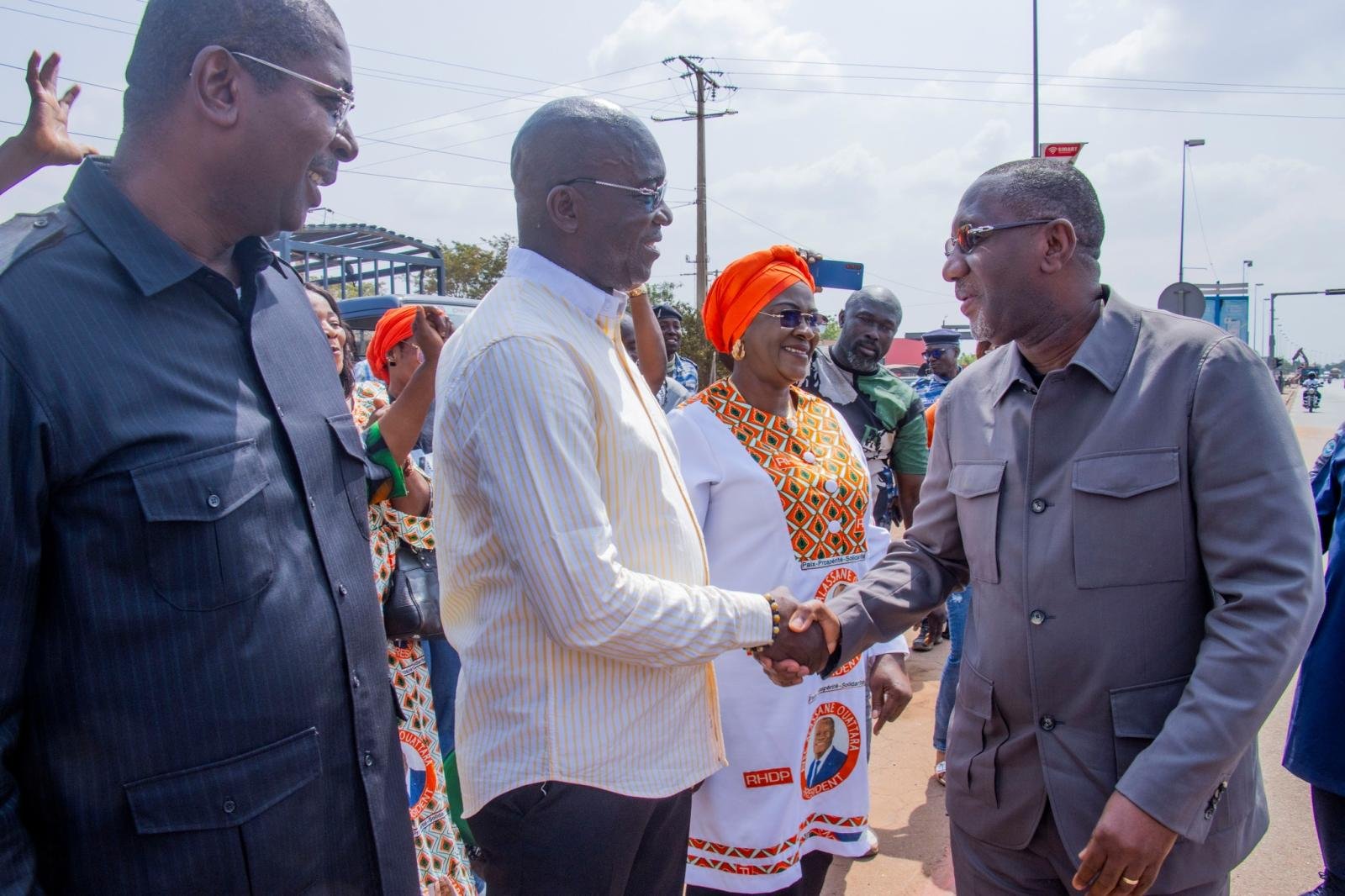 Accueil chaleureuse du Ministres Dr Souleymane Diarrassouba à son arrivé à Yamoussoukro, en présence des leaders communautaires, des guides religieux, des cadres et des populations dans leur diversité