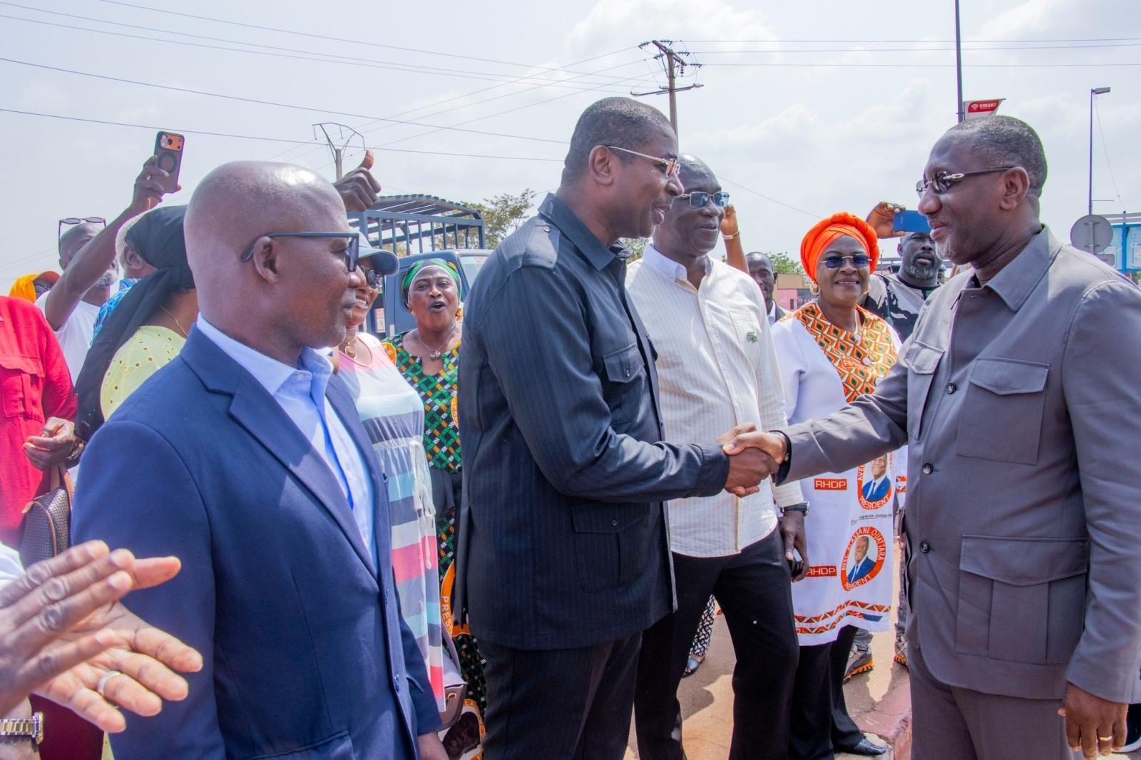 Accueil chaleureuse du Ministres Dr Souleymane Diarrassouba à son arrivé à Yamoussoukro, en présence des leaders communautaires, des guides religieux, des cadres et des populations dans leur diversité