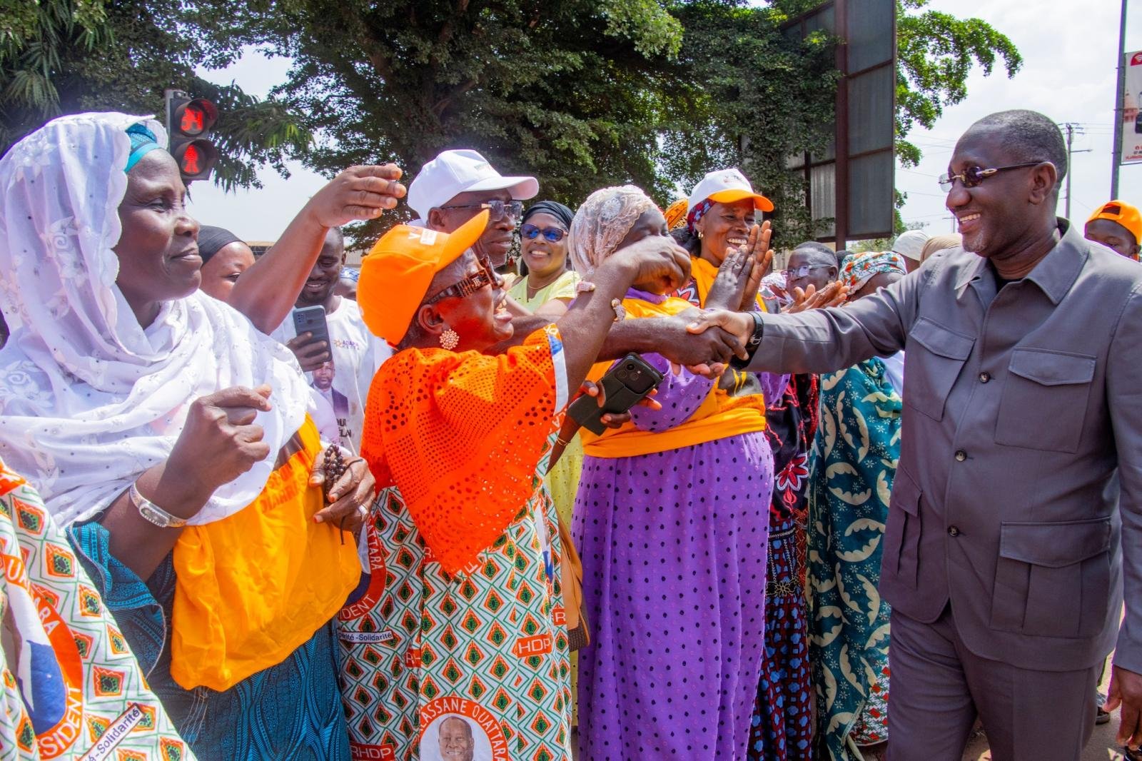Accueil chaleureuse du Ministres Dr Souleymane Diarrassouba à son arrivé à Yamoussoukro, en présence des leaders communautaires, des guides religieux, des cadres et des populations dans leur diversité