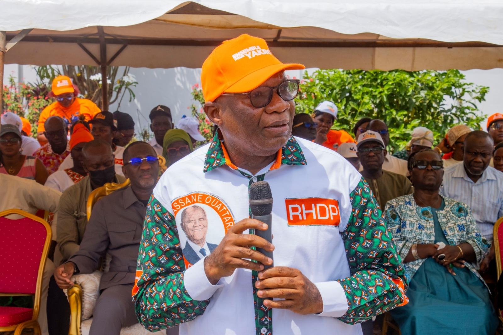 Accueil chaleureuse du Ministres Dr Souleymane Diarrassouba à son arrivé à Yamoussoukro, en présence des leaders communautaires, des guides religieux, des cadres et des populations dans leur diversité