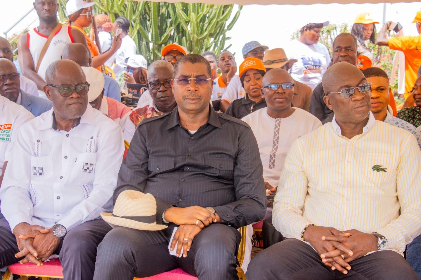 Accueil chaleureuse du Ministres Dr Souleymane Diarrassouba à son arrivé à Yamoussoukro, en présence des leaders communautaires, des guides religieux, des cadres et des populations dans leur diversité