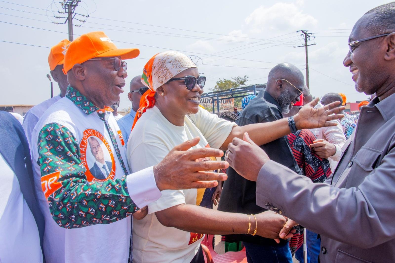 Accueil chaleureuse du Ministres Dr Souleymane Diarrassouba à son arrivé à Yamoussoukro, en présence des leaders communautaires, des guides religieux, des cadres et des populations dans leur diversité