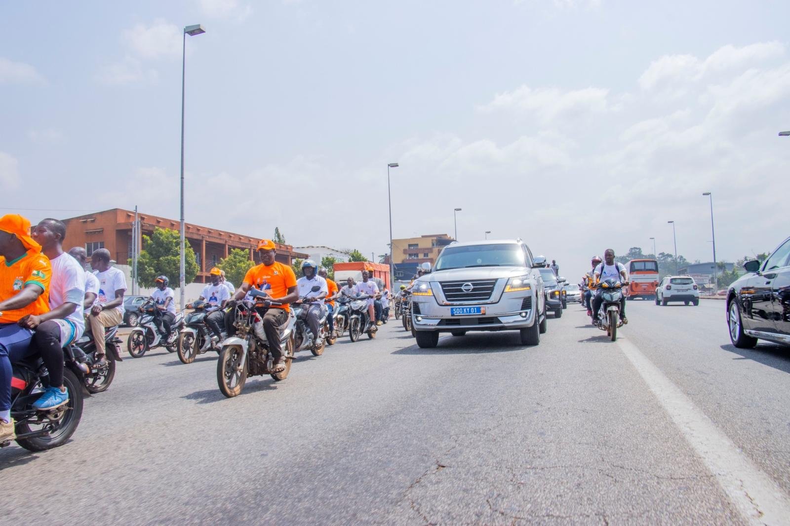 Accueil chaleureuse du Ministres Dr Souleymane Diarrassouba à son arrivé à Yamoussoukro, en présence des leaders communautaires, des guides religieux, des cadres et des populations dans leur diversité