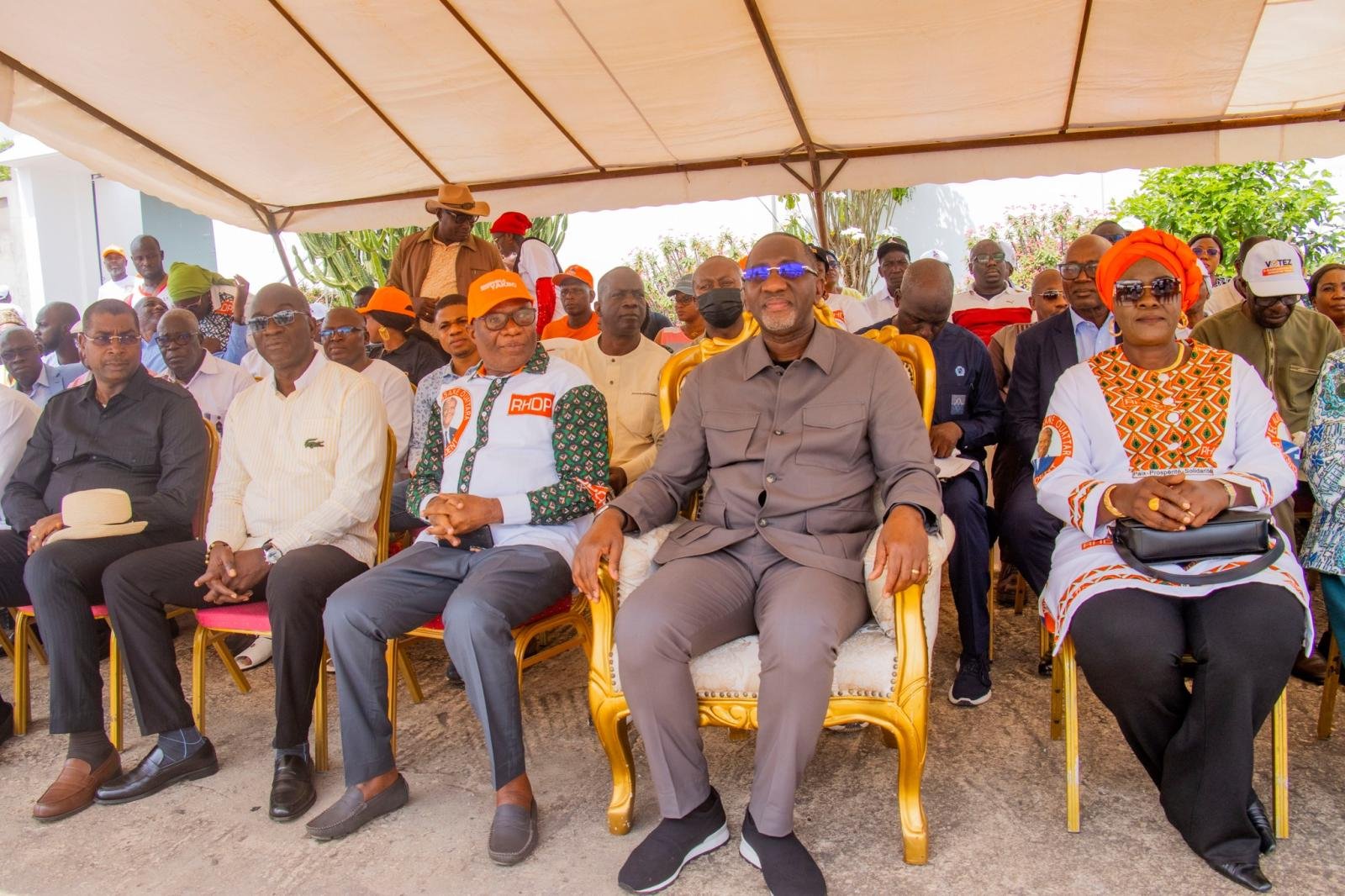 Accueil chaleureuse du Ministres Dr Souleymane Diarrassouba à son arrivé à Yamoussoukro, en présence des leaders communautaires, des guides religieux, des cadres et des populations dans leur diversité