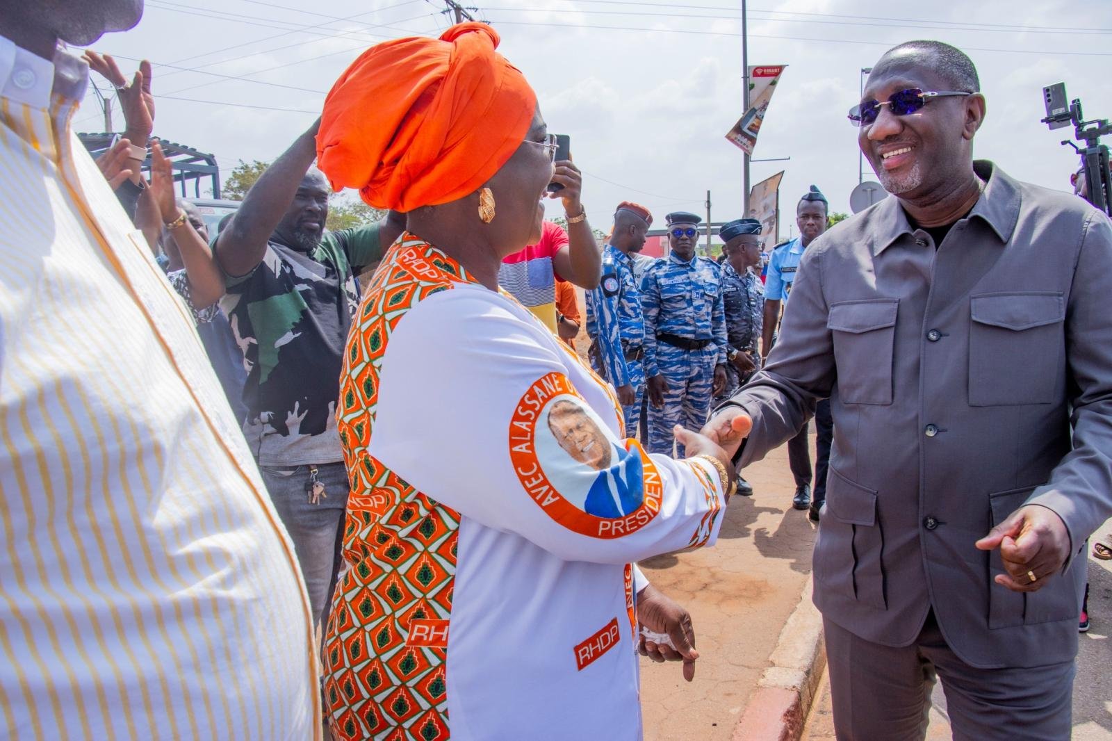 Accueil chaleureuse du Ministres Dr Souleymane Diarrassouba à son arrivé à Yamoussoukro, en présence des leaders communautaires, des guides religieux, des cadres et des populations dans leur diversité