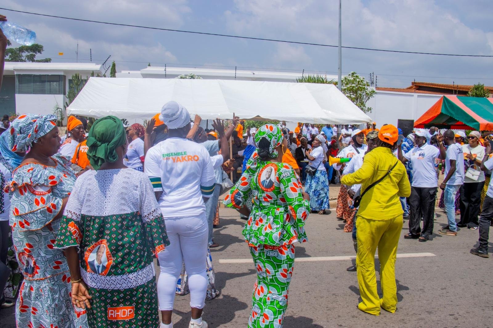 Accueil chaleureuse du Ministres Dr Souleymane Diarrassouba à son arrivé à Yamoussoukro, en présence des leaders communautaires, des guides religieux, des cadres et des populations dans leur diversité