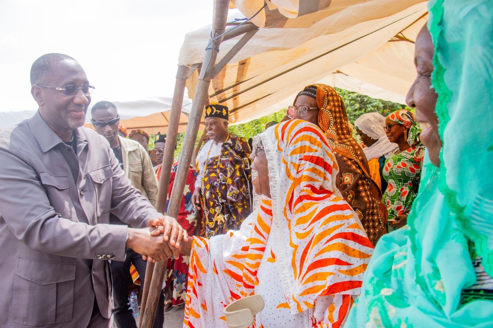 Accueil chaleureuse du Ministres Dr Souleymane Diarrassouba à son arrivé à Yamoussoukro, en présence des leaders communautaires, des guides religieux, des cadres et des populations dans leur diversité