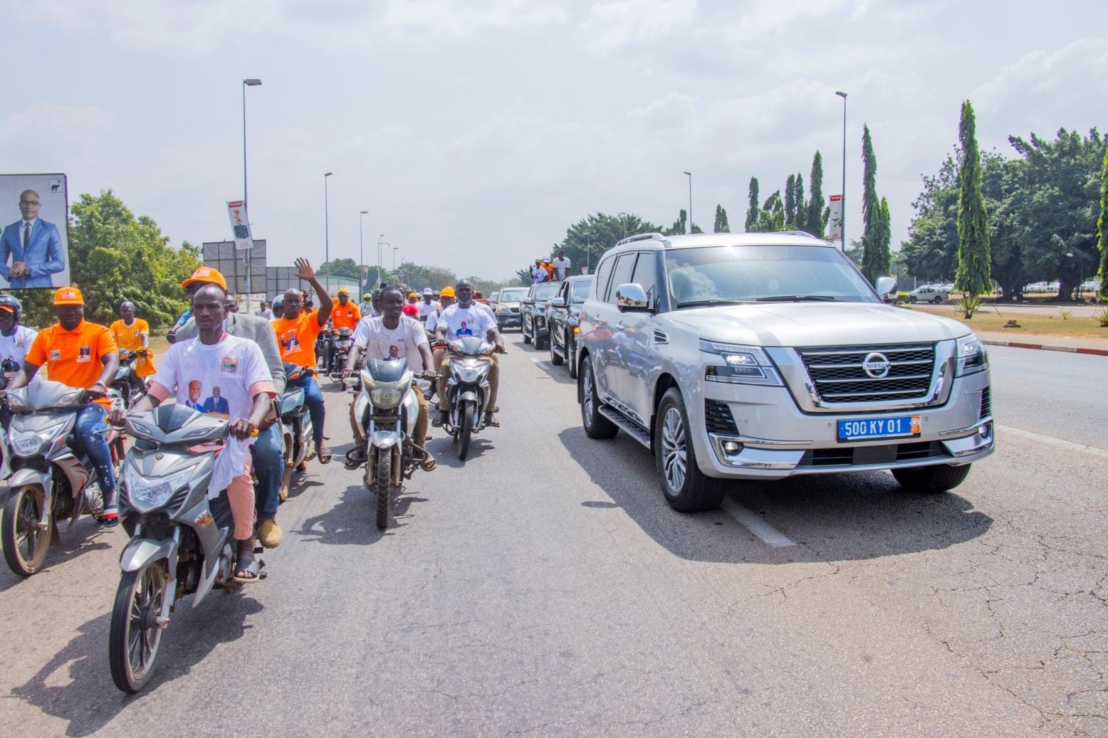 Accueil chaleureuse du Ministres Dr Souleymane Diarrassouba à son arrivé à Yamoussoukro, en présence des leaders communautaires, des guides religieux, des cadres et des populations dans leur diversité